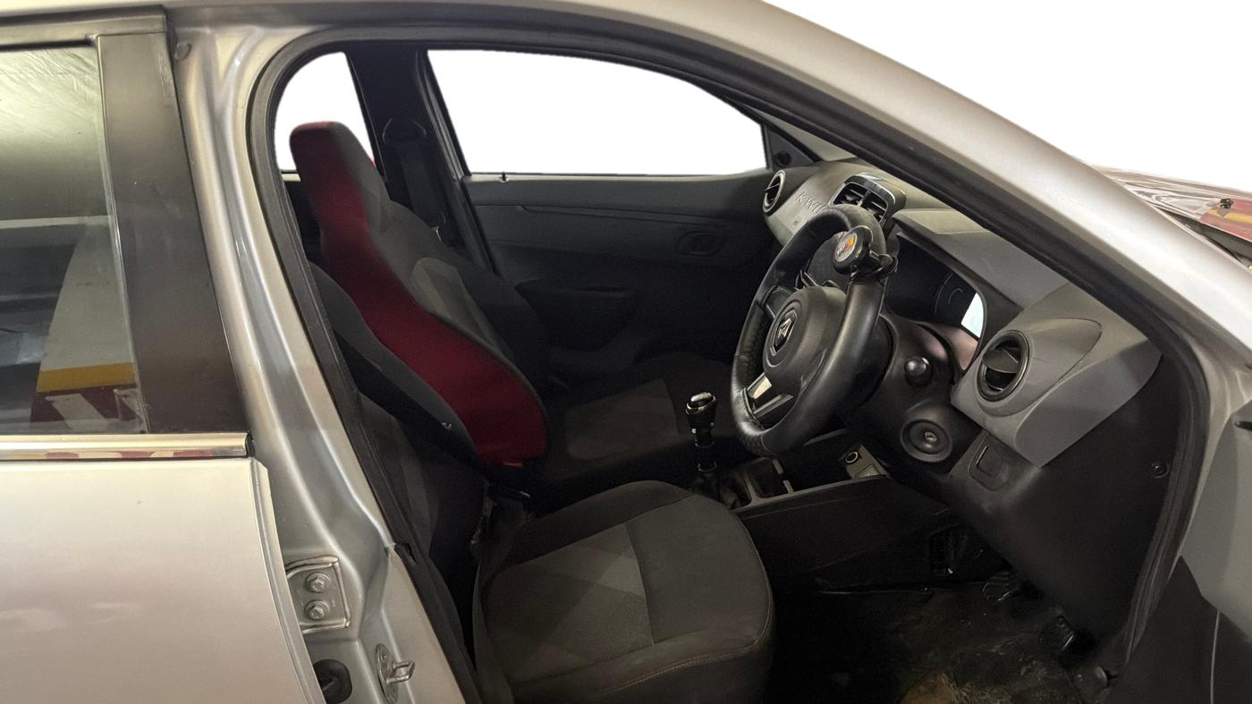 2021 Renault Kwid RXT 1.0 (O), Petrol, Manual, 30,605 km, Right Side Front Door Cabin