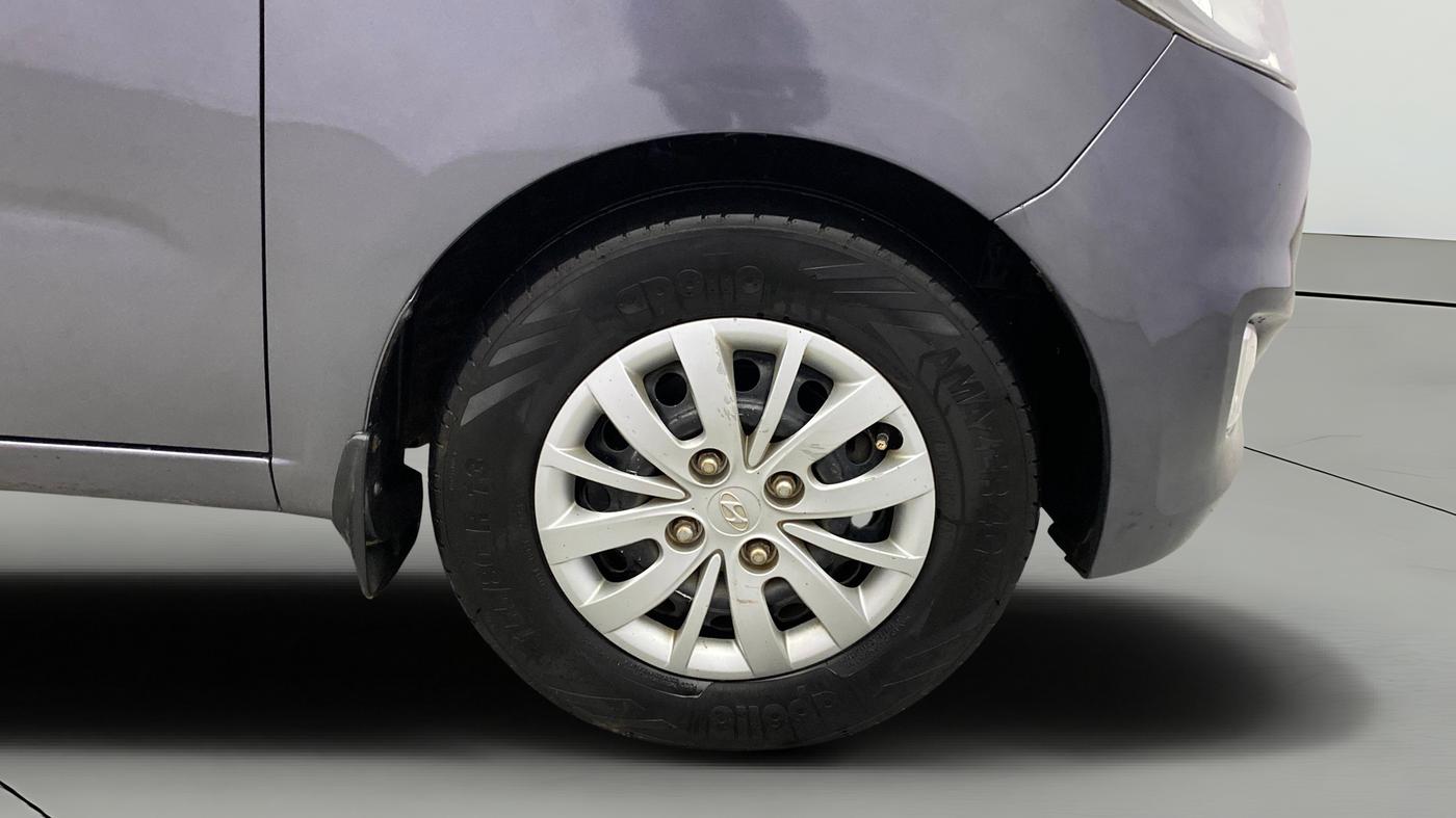 2013 Hyundai i10 ERA 1.1, Petrol, Manual, 1,13,644 km, Right Front Wheel