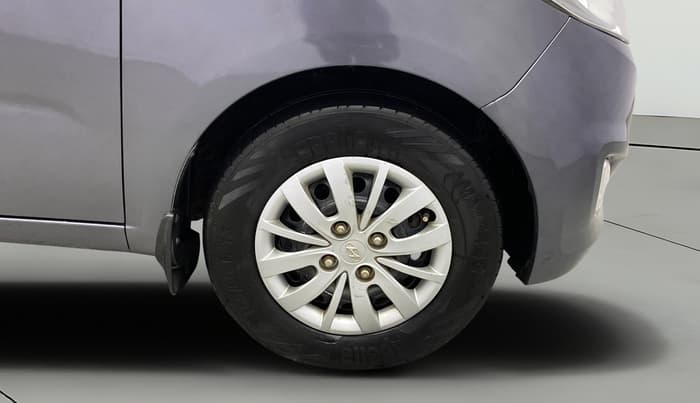 2013 Hyundai i10 ERA 1.1, Petrol, Manual, 1,13,644 km, Right Front Wheel