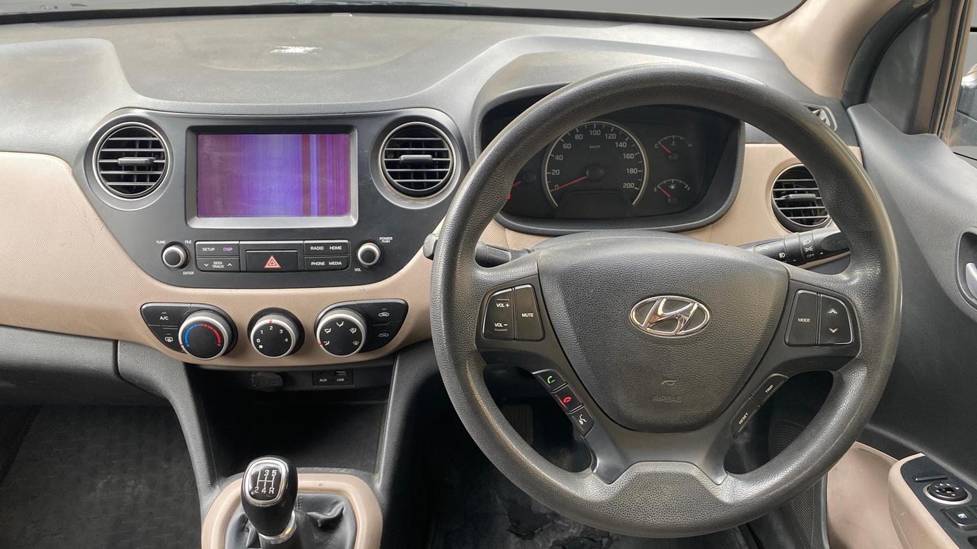 2017 Hyundai Grand i10 SPORTZ (O) 1.2 KAPPA VTVT, Petrol, Manual, 1,22,106 km, Steering Wheel Close Up