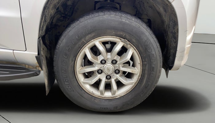 2016 Mahindra TUV300 T8, Diesel, Manual, 1,05,275 km, Right Front Wheel