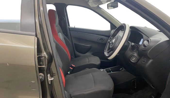 2022 Renault Kwid RXT 1.0 AMT, Petrol, Automatic, 15,747 km, Right Side Front Door Cabin