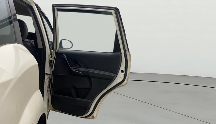 2019 Mahindra XUV500 W5, Diesel, Manual, 85,365 km, RHS Rear Door