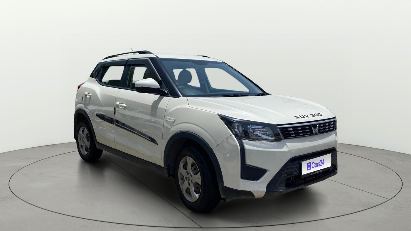 2022 Mahindra XUV300 W6 1.2 PETROL, Petrol, Manual, 59,995 km, SRP