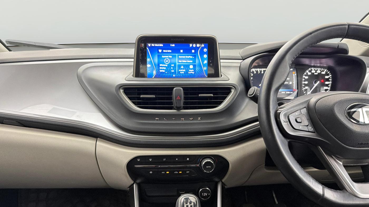 2024 Tata ALTROZ XZ + SUNROOF, Petrol, Manual, 21,970 km, Air Conditioner