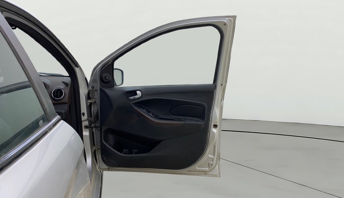 2019 Ford FREESTYLE TITANIUM 1.2 PETROL, Petrol, Manual, 76,498 km, RHS Front Door