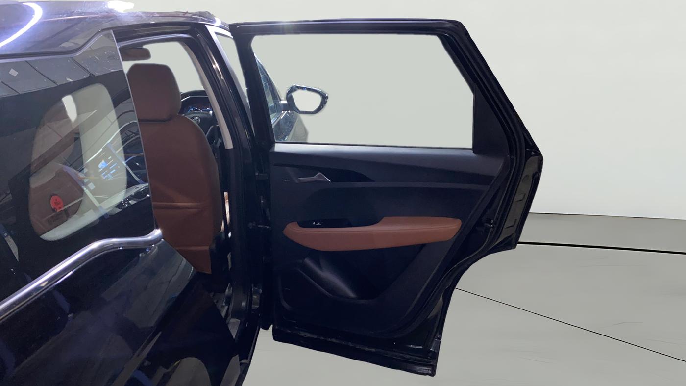 2021 MG HECTOR PLUS SHARP 1.5 PETROL TURBO HYBRID MT 6-STR, Petrol, Manual, 27,661 km, RHS Rear Door