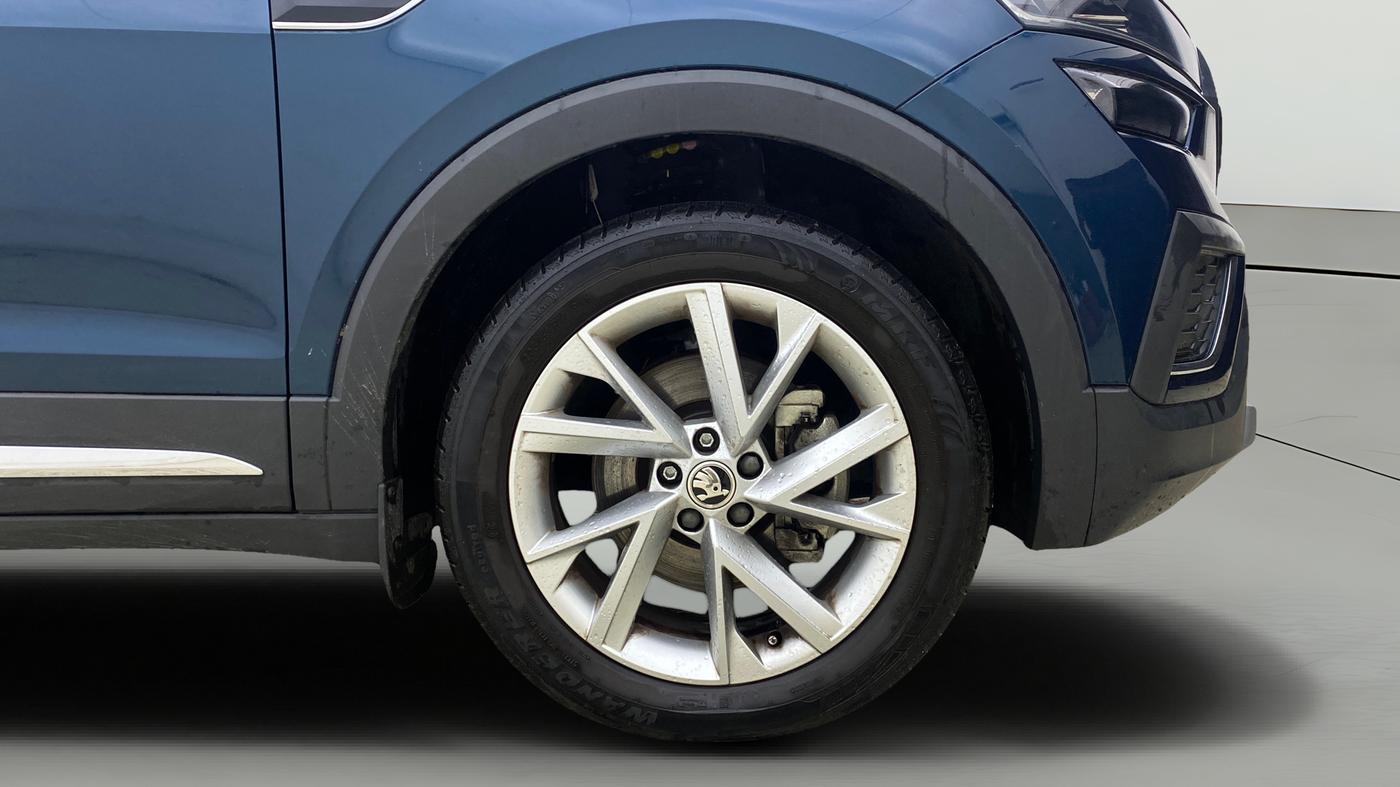 2025 Skoda KUSHAQ Prestige 1.5L TSI AT, Petrol, Automatic, 3,786 km, Right Front Wheel