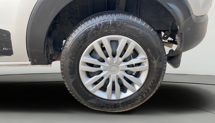 2022 Renault TRIBER RXT, Petrol, Manual, 23,962 km, Left Rear Wheel