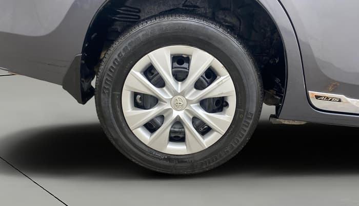 2018 Toyota Corolla Altis J PETROL, Petrol, Manual, 70,965 km, Right Rear Wheel