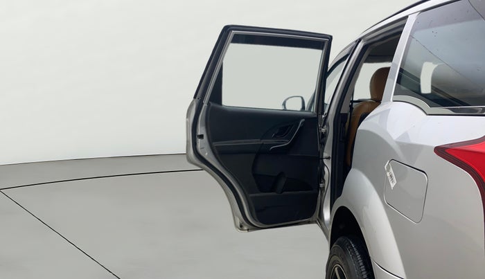 2019 Mahindra XUV500 W5, Diesel, Manual, 39,904 km, LHS Rear Door