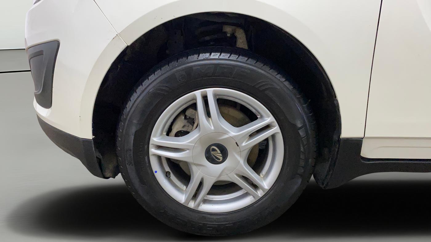 2022 Mahindra MARAZZO M4+ 7 STR, Diesel, Manual, 10,622 km, Left Front Wheel