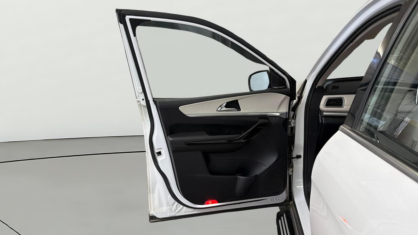 2022 Mahindra XUV700 AX 7 LUXURY P AT 7 STR, Petrol, Automatic, 48,653 km, LHS Front Door