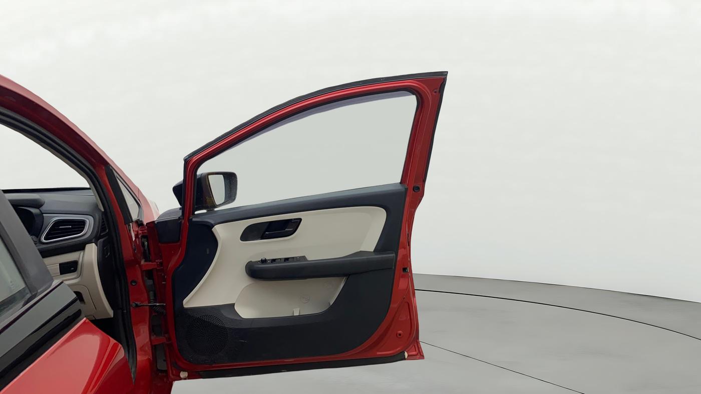 2025 Tata ALTROZ XM PLUS CNG, CNG, Manual, 40,026 km, RHS Front Door