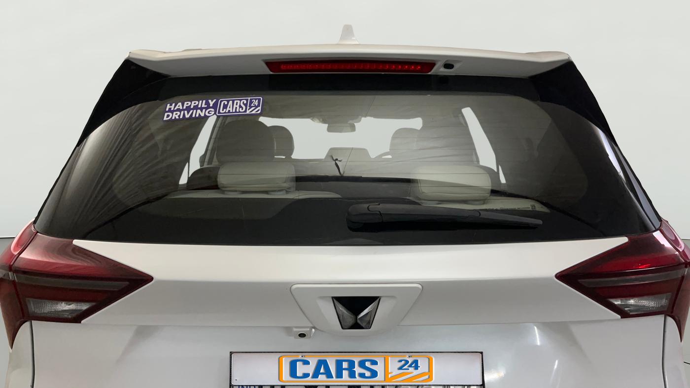 2022 Mahindra XUV700 AX 7 LUXURY D MT 7 STR, Diesel, Manual, 48,333 km, Rear Windshield