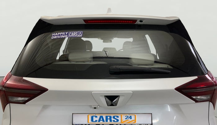 2022 Mahindra XUV700 AX 7 LUXURY D MT 7 STR, Diesel, Manual, 48,333 km, Rear Windshield