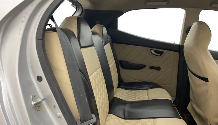 2018 Hyundai Eon SPORTZ, Petrol, Manual, 1,15,605 km, Right Side Rear Door Cabin