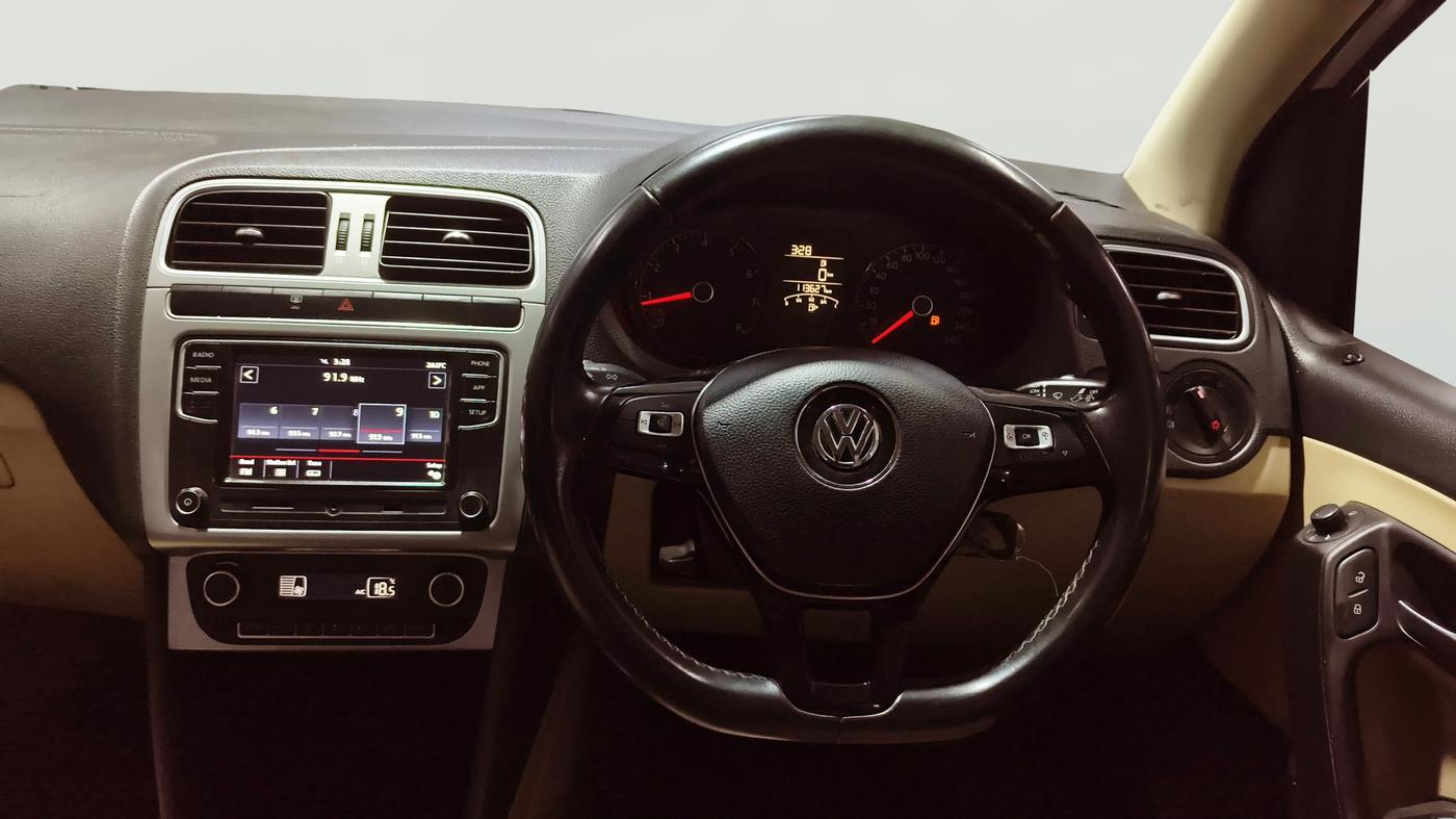 2018 Volkswagen Ameo HIGHLINE PLUS 1.0L 16 ALLOY, Petrol, Manual, 1,13,616 km, Steering Wheel Close Up