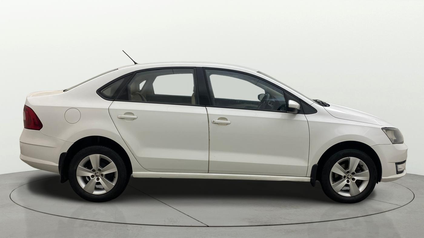 2017 Skoda Rapid AMBITION 1.5 TDI, Diesel, Manual, 1,03,317 km, Right Side View