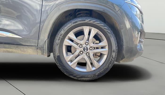2020 KIA SELTOS HTX 1.5 PETROL, Petrol, Manual, 1,05,591 km, Right Front Wheel