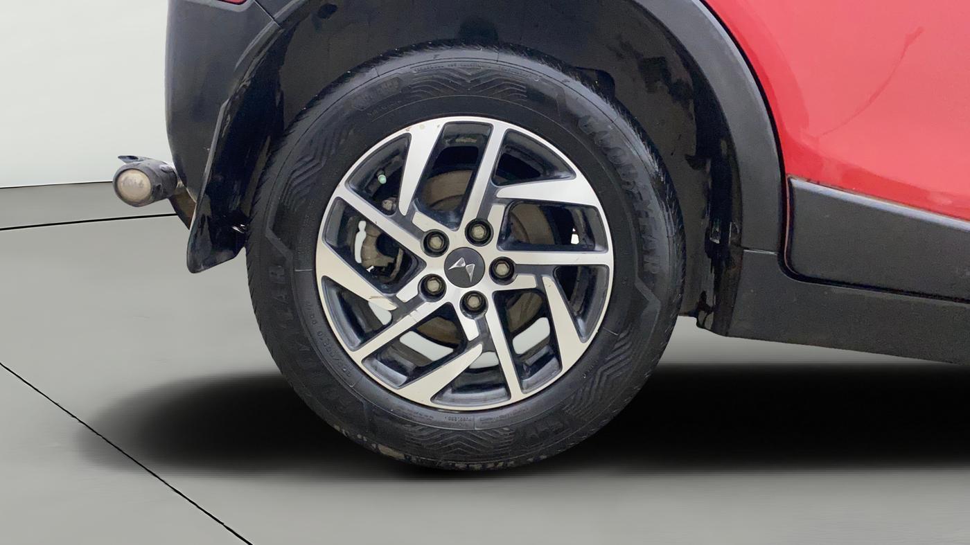 2022 Mahindra XUV300 W8 (O) 1.5 DIESEL, Diesel, Manual, 80,998 km, Right Rear Wheel