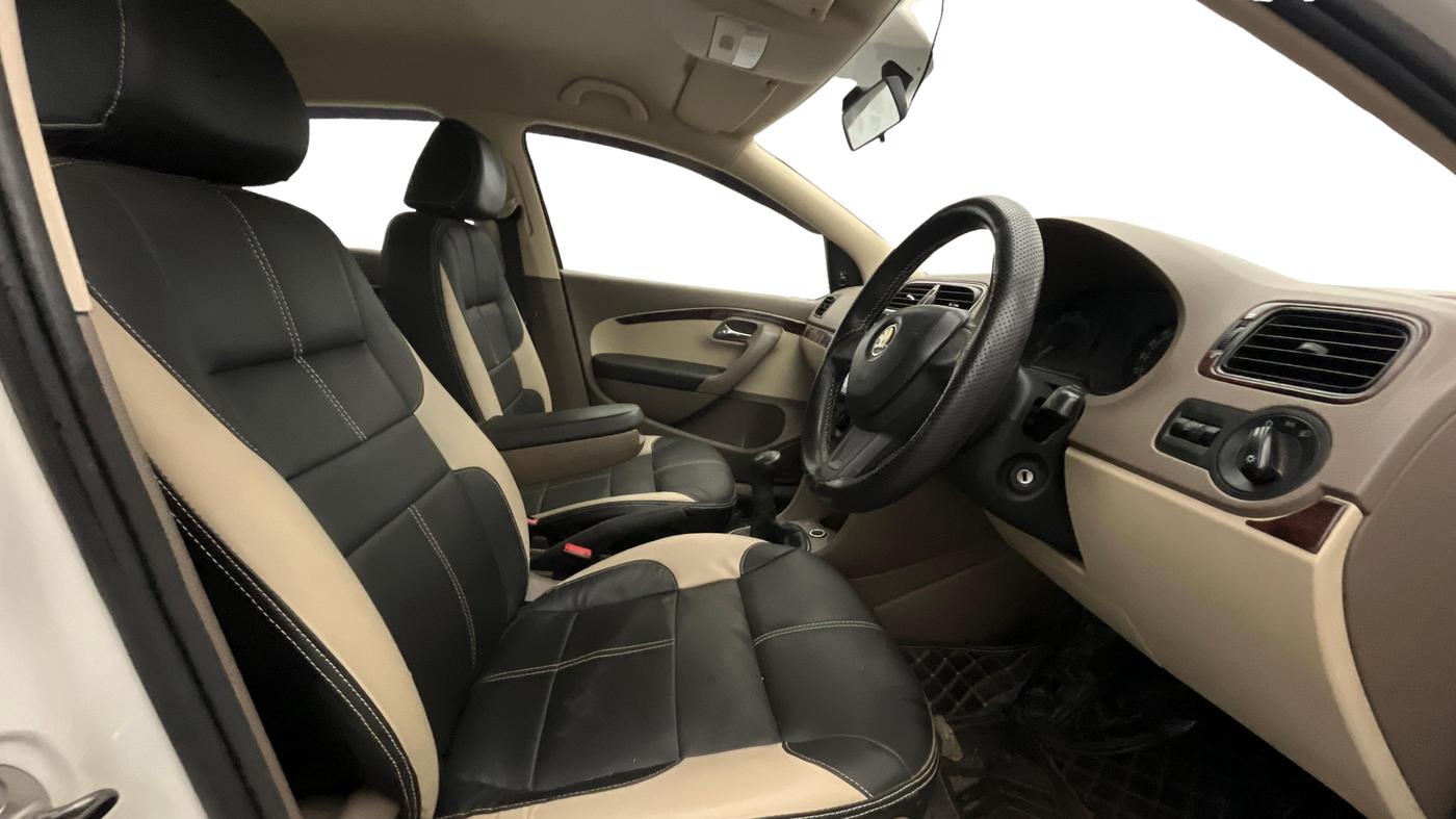 2015 Skoda Rapid 1.6 MPI ACTIVE, Petrol, Manual, 94,515 km, Right Side Front Door Cabin