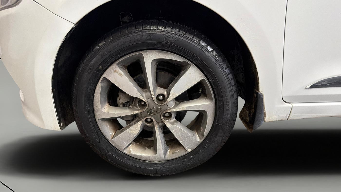 2014 Hyundai Elite i20 SPORTZ 1.2 (O), Petrol, Manual, 30,507 km, Left Front Wheel