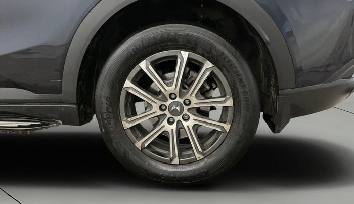 2023 Mahindra XUV700 AX 7 LUXURY P AT 7 STR, Petrol, Automatic, 14,877 km, Left Rear Wheel