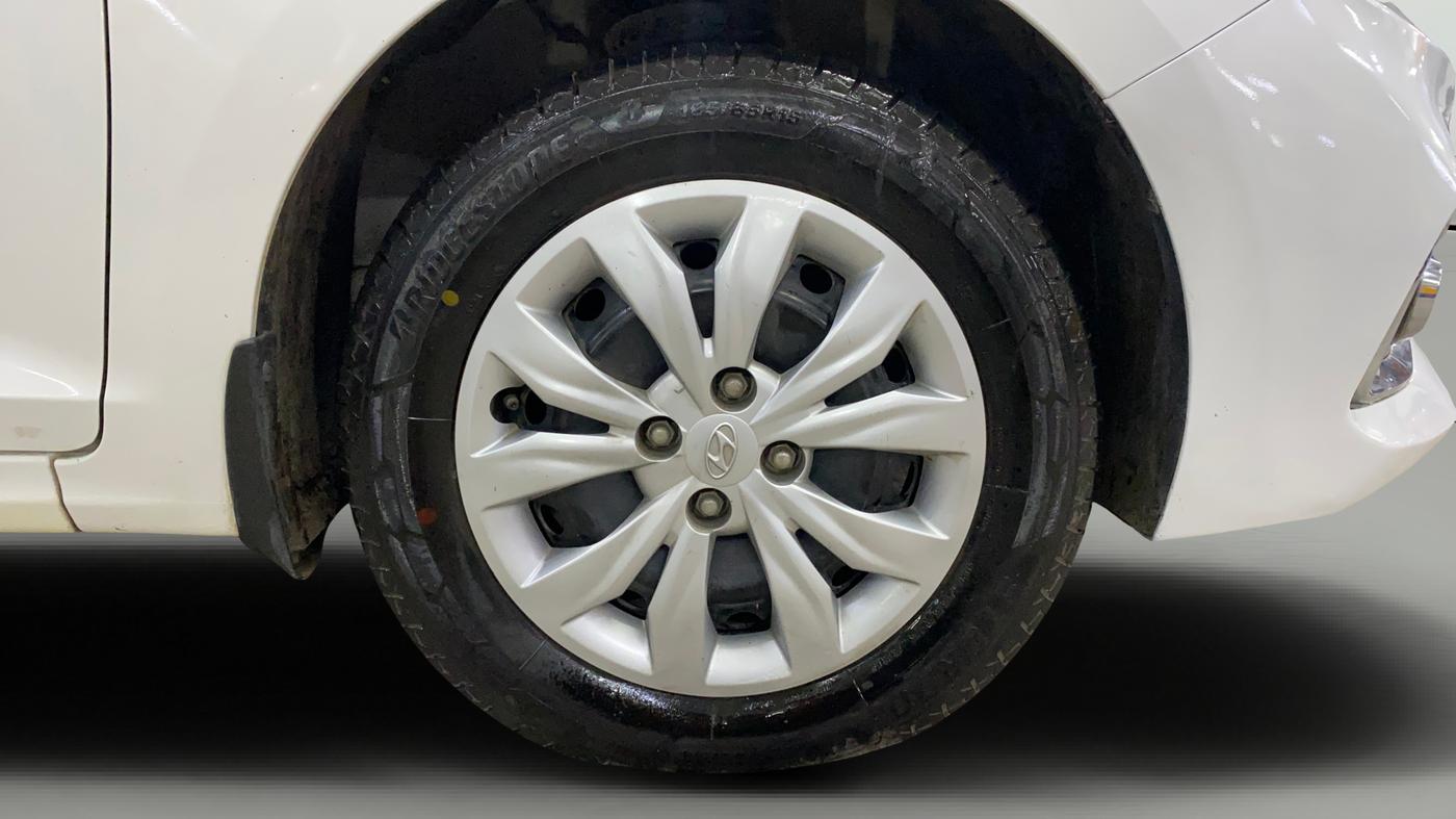 2018 Hyundai Verna 1.4 EX PETROL, Petrol, Manual, 43,601 km, Right Front Wheel