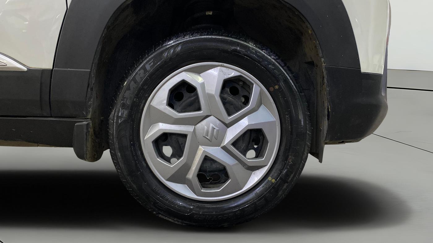 2023 Maruti BREZZA VXI, Petrol, Manual, 28,303 km, Right Front Wheel