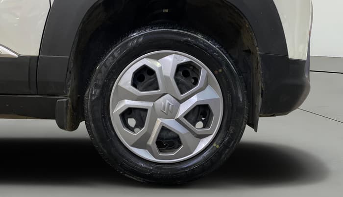 2023 Maruti BREZZA VXI, Petrol, Manual, 28,303 km, Right Front Wheel