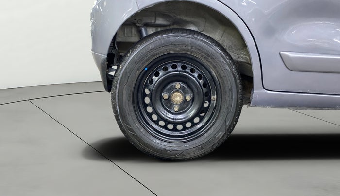 2014 Maruti Wagon R 1.0 VXI, Petrol, Manual, 1,30,697 km, Right Rear Wheel