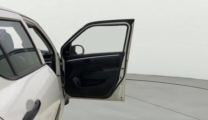 2016 Maruti Swift LXI (O), Petrol, Manual, 1,17,732 km, RHS Front Door