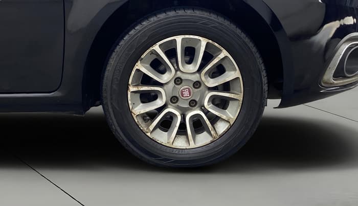 2015 Fiat Punto EVO EMOTION 1.3 MULTIJET, Diesel, Manual, 1,30,380 km, Right Front Wheel