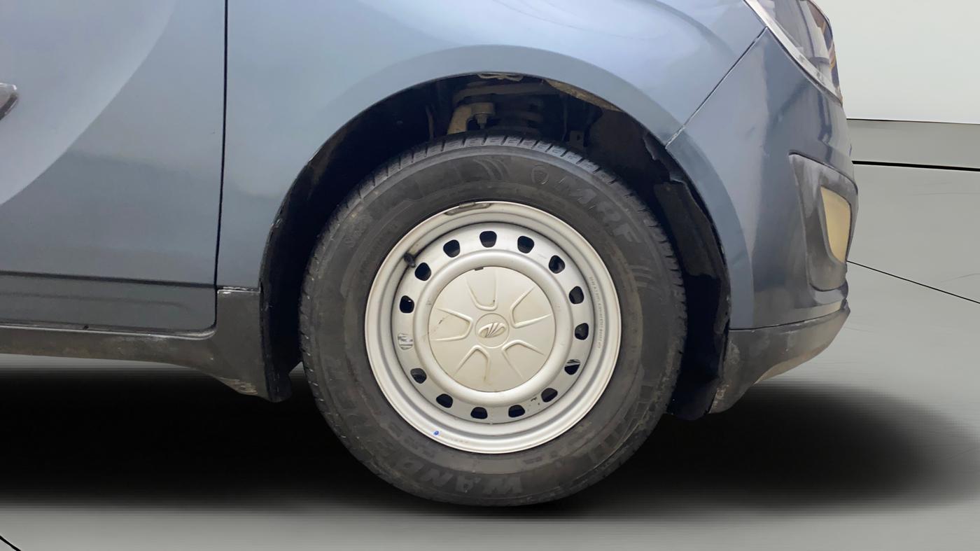 2020 Mahindra MARAZZO M2 8 STR, Diesel, Manual, 74,713 km, Right Front Wheel