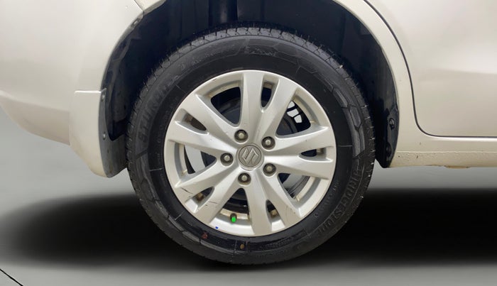 2016 Maruti Ertiga ZXI+, Petrol, Manual, 1,21,290 km, Right Rear Wheel