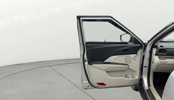 2023 Mahindra XUV300 W6 1.2 PETROL, Petrol, Manual, 38,391 km, LHS Front Door