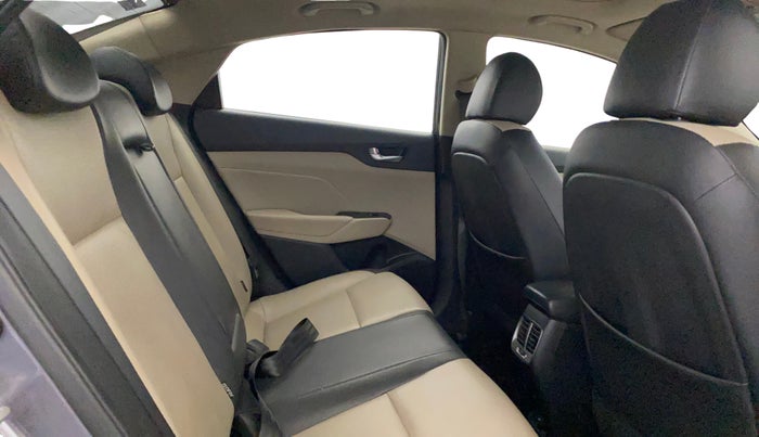 2017 Hyundai Verna 1.6 VTVT SX (O) AT, Petrol, Automatic, 54,686 km, Right Side Rear Door Cabin