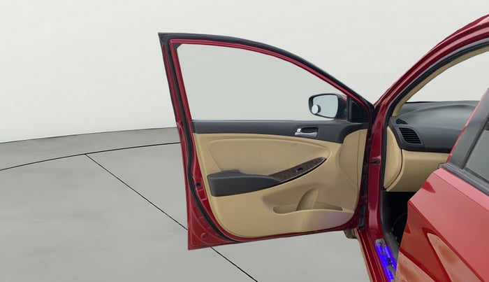 2015 Hyundai Verna FLUIDIC 4S 1.6 VTVT S(O), CNG, Manual, 1,04,380 km, LHS Front Door