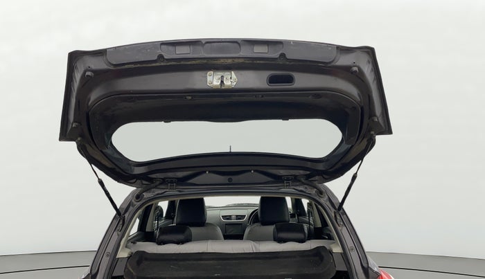 2017 Maruti Swift LXI (O), CNG, Manual, 1,08,799 km, Boot Door Open