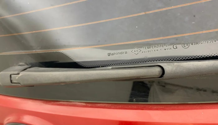 2021 Mahindra XUV300 W8(O) 1.2 PETROL DUAL TONE, Petrol, Manual, 49,232 km, Rear Wiper