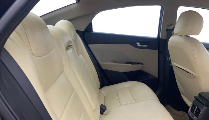 2017 Hyundai Verna 1.6 VTVT SX, Petrol, Manual, 79,333 km, Right Side Rear Door Cabin