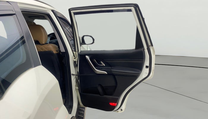 2019 Mahindra XUV500 W11, Diesel, Manual, 69,786 km, RHS Rear Door