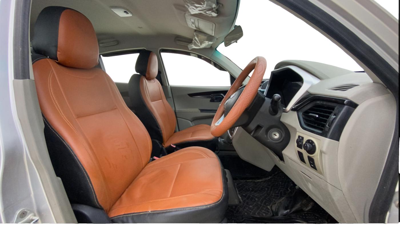 2016 Mahindra Kuv100 K8 5 STR, Petrol, Manual, 61,297 km, Right Side Front Door Cabin