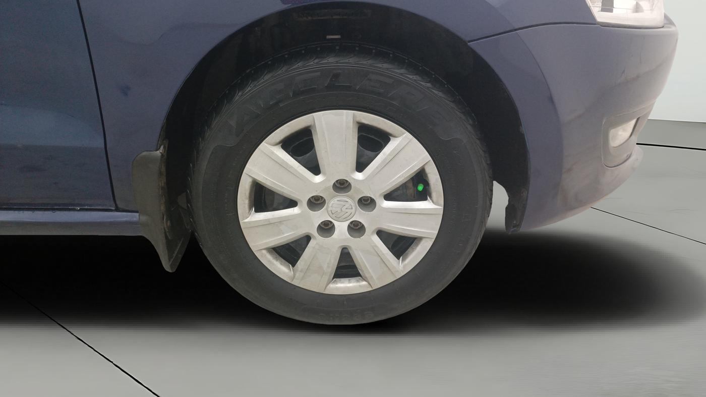 2014 Volkswagen Polo COMFORTLINE 1.2L, Petrol, Manual, 38,425 km, Right Front Wheel