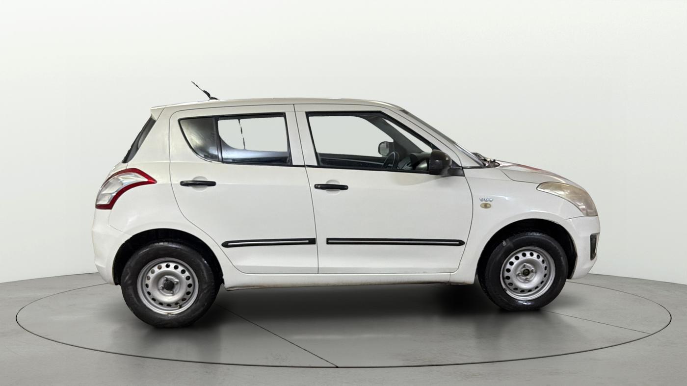 2015 Maruti Swift LXI (O), Petrol, Manual, 67,371 km, Right Side View