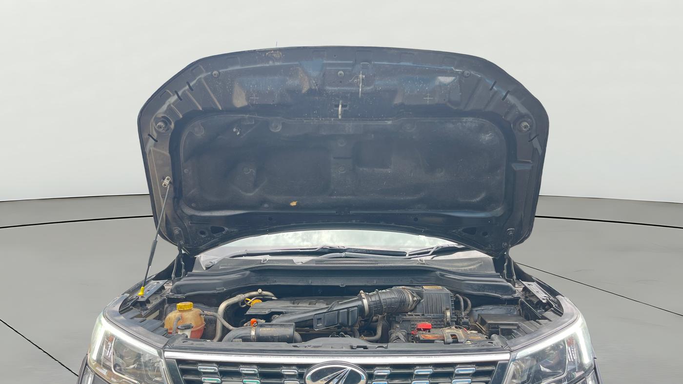2022 Mahindra XUV300 W8 (O) 1.2 PETROL, Petrol, Manual, 42,061 km, Open Bonet