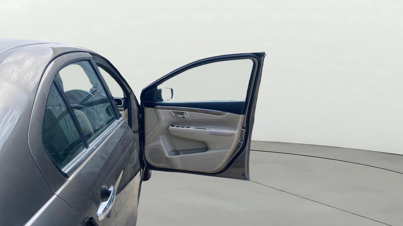 2018 Maruti Ciaz ALPHA  AT 1.5 SHVS PETROL, Petrol, Automatic, 27,796 km, RHS Front Door
