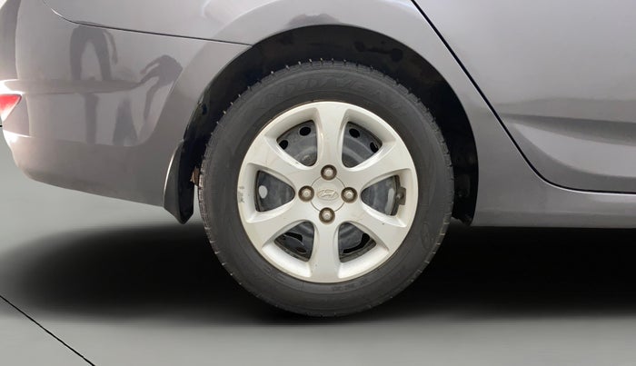 2012 Hyundai Verna FLUIDIC 1.4 VTVT, Petrol, Manual, 1,09,489 km, Right Rear Wheel