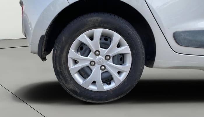2015 Hyundai Grand i10 SPORTZ 1.1 CRDI, Diesel, Manual, 45,385 km, Right Rear Wheel